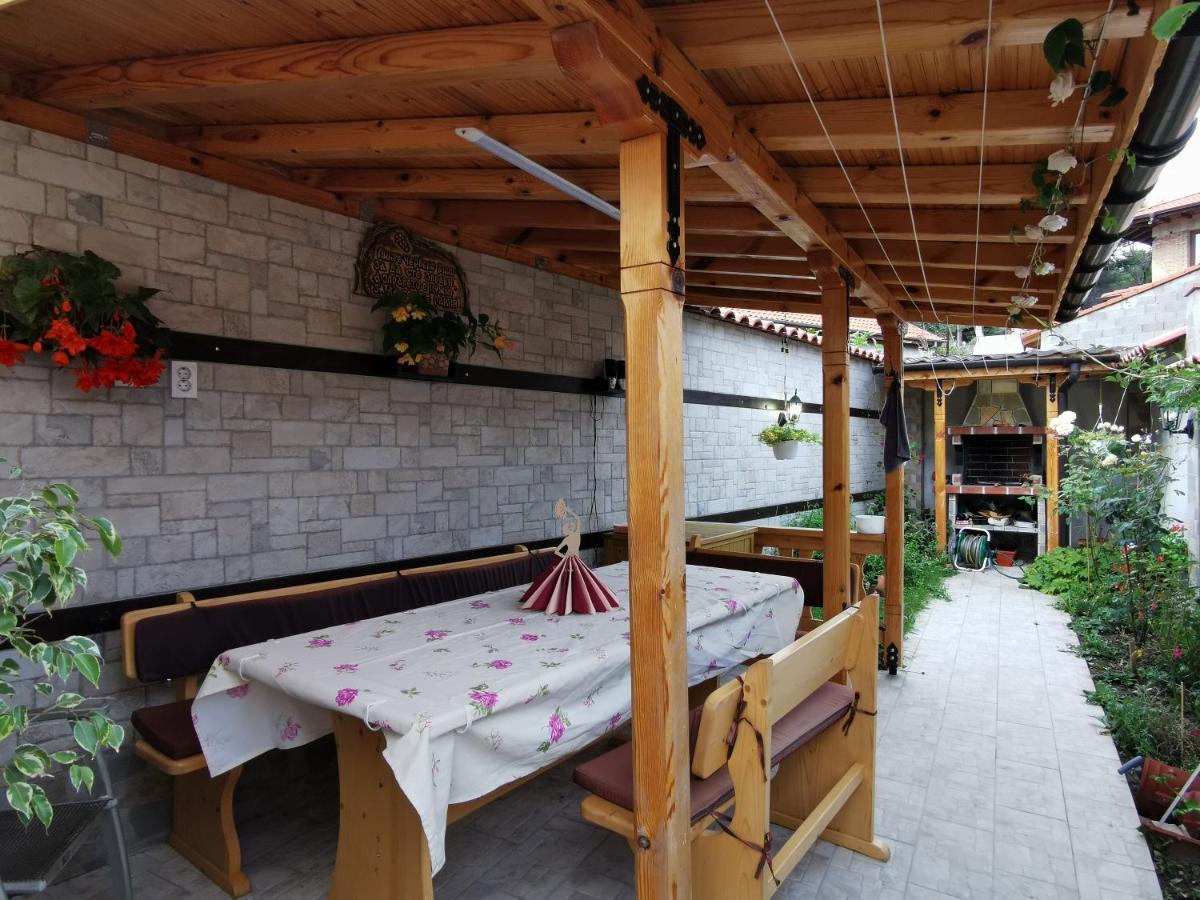 Rose Valley Guest House Kazanlak Exterior photo